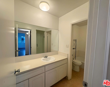 1541 N Laurel Avenue - Photo Thumbnail 16
