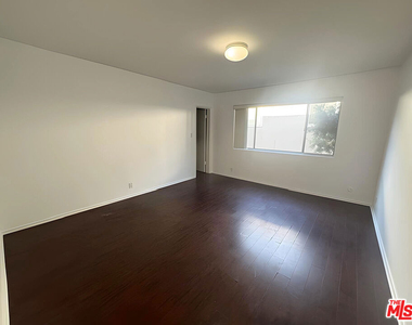 1541 N Laurel Avenue - Photo Thumbnail 12