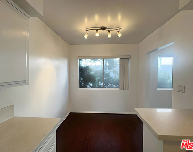 1541 N Laurel Avenue - Photo Thumbnail 2