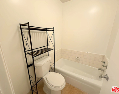 1541 N Laurel Avenue - Photo Thumbnail 18