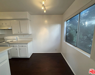 1541 N Laurel Avenue - Photo Thumbnail 6