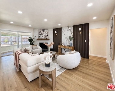 10911 Lemay Street - Photo Thumbnail 3