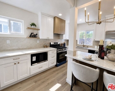 10911 Lemay Street - Photo Thumbnail 8