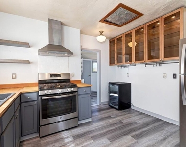 3819 Goldwyn Terrace - Photo Thumbnail 11