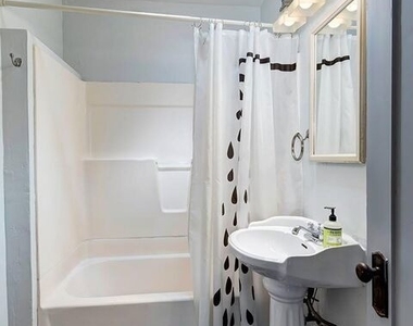 3819 Goldwyn Terrace - Photo Thumbnail 16