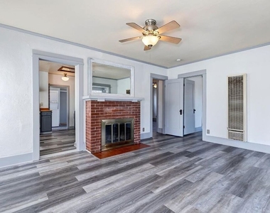 3819 Goldwyn Terrace - Photo Thumbnail 4