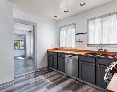 3819 Goldwyn Terrace - Photo Thumbnail 12