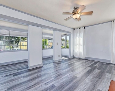 3819 Goldwyn Terrace - Photo Thumbnail 6
