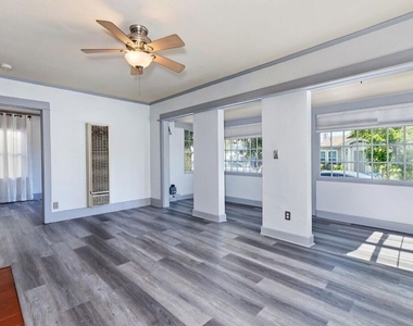 3819 Goldwyn Terrace - Photo Thumbnail 7