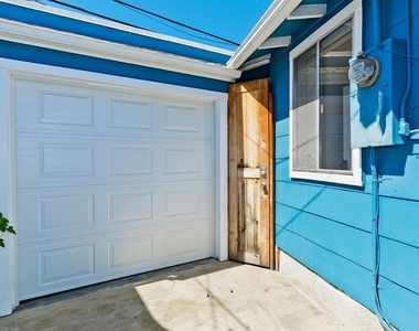 3819 Goldwyn Terrace - Photo Thumbnail 21