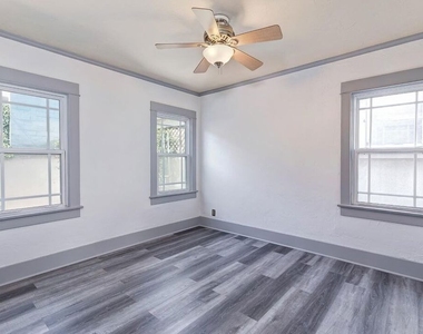 3819 Goldwyn Terrace - Photo Thumbnail 14