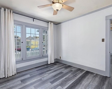 3819 Goldwyn Terrace - Photo Thumbnail 15