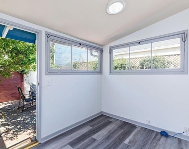 3819 Goldwyn Terrace - Photo Thumbnail 17