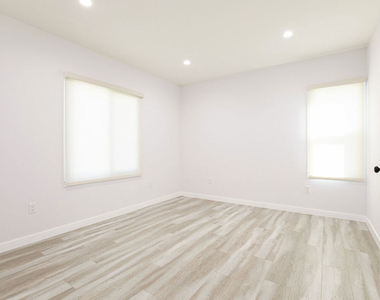 715 S Lake Street - Photo Thumbnail 13