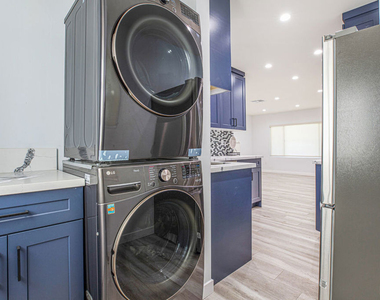 715 S Lake Street - Photo Thumbnail 12