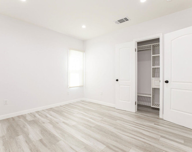 715 S Lake Street - Photo Thumbnail 14