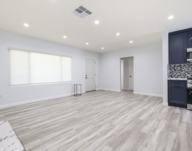 715 S Lake Street - Photo Thumbnail 9
