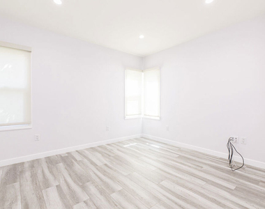 715 S Lake Street - Photo Thumbnail 18