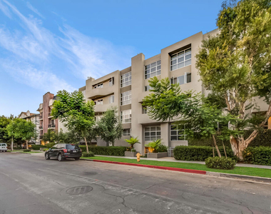 1521 Greenfield Avenue - Photo Thumbnail 6