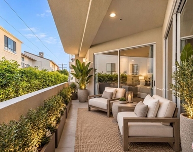 1521 Greenfield Avenue - Photo Thumbnail 2