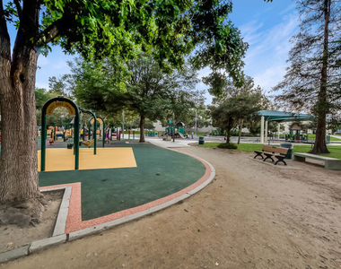 1521 Greenfield Avenue - Photo Thumbnail 8