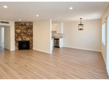 15141 Burbank Boulevard - Photo Thumbnail 1