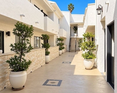 15141 Burbank Boulevard - Photo Thumbnail 11