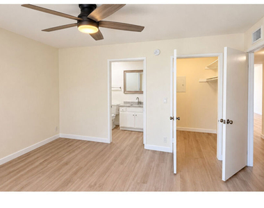 15141 Burbank Boulevard - Photo Thumbnail 5