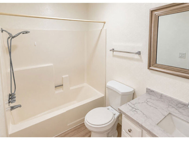 15141 Burbank Boulevard - Photo Thumbnail 7