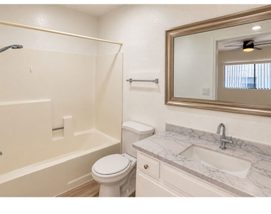 15141 Burbank Boulevard - Photo Thumbnail 8