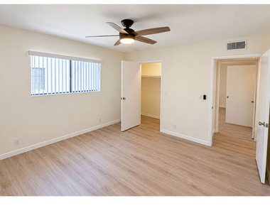 15141 Burbank Boulevard - Photo Thumbnail 9