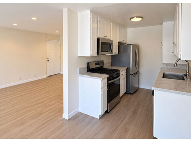 15141 Burbank Boulevard - Photo Thumbnail 3