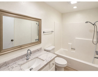 15141 Burbank Boulevard - Photo Thumbnail 4
