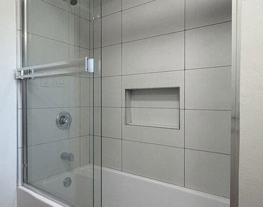11500 Riverside Drive - Photo Thumbnail 9