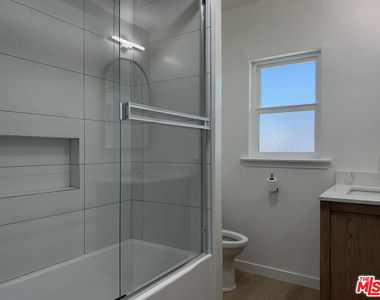 11500 Riverside Drive - Photo Thumbnail 8