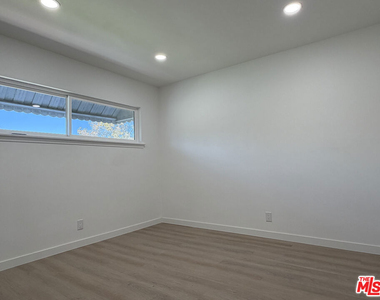 11500 Riverside Drive - Photo Thumbnail 7
