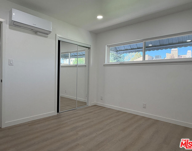 11500 Riverside Drive - Photo Thumbnail 6