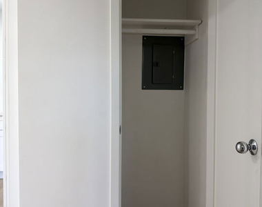 11500 Riverside Drive - Photo Thumbnail 13