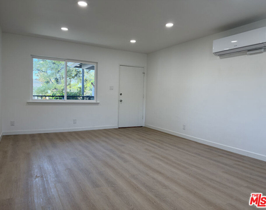 11500 Riverside Drive - Photo Thumbnail 4