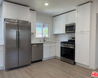 11500 Riverside Drive - Photo Thumbnail 2