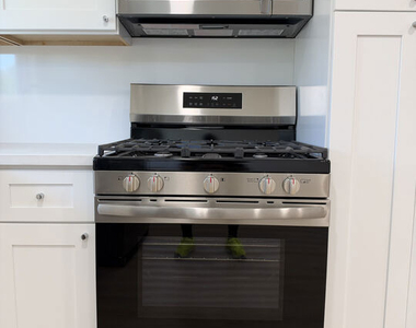 11500 Riverside Drive - Photo Thumbnail 3