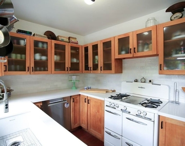 935 Palms Boulevard - Photo Thumbnail 15