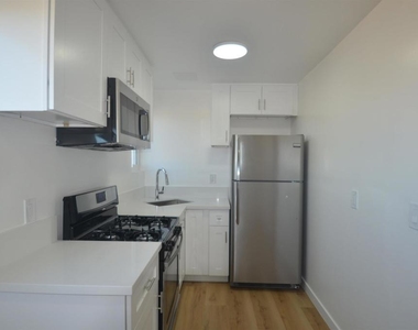 625 Palm - Photo Thumbnail 2