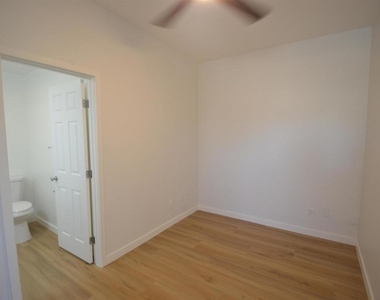 625 Palm - Photo Thumbnail 3