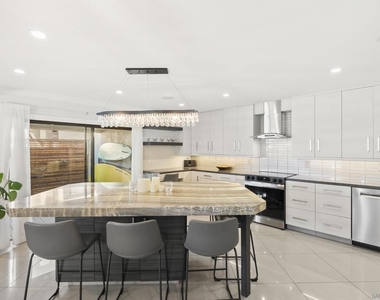 521 S Sierra Ave - Photo Thumbnail 11