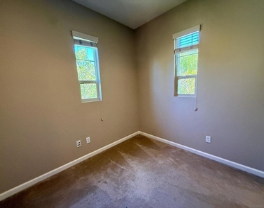 2750 Dove Tail Dr - Photo Thumbnail 19