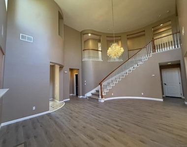 2750 Dove Tail Dr - Photo Thumbnail 4