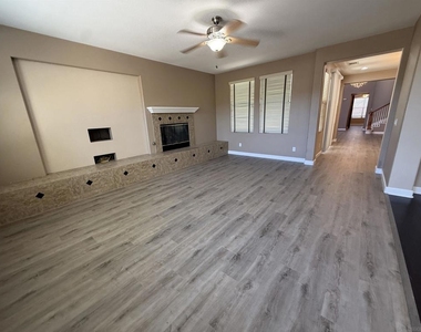 2750 Dove Tail Dr - Photo Thumbnail 6