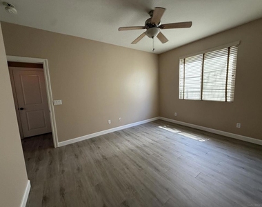 2750 Dove Tail Dr - Photo Thumbnail 30