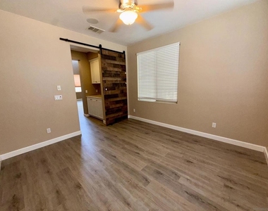 2750 Dove Tail Dr - Photo Thumbnail 8